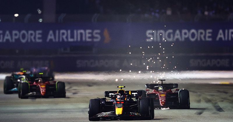 'Sergio Pérez ontvangt penalty en raakt overwinning kwijt aan Charles Leclerc'