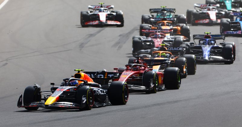 Carlos Sainz wint GP van Groot-Brittannië, Pérez en Hamilton maken podium compleet