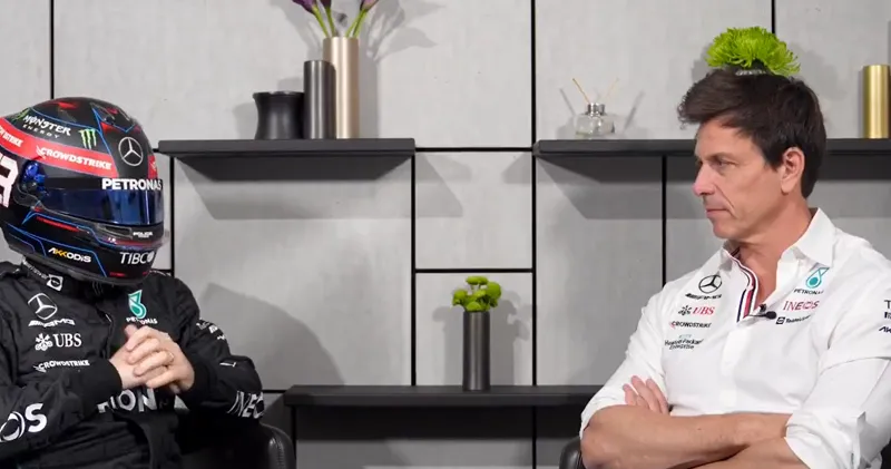 Video: F1-imitator doet sketch met Toto Wolff en George Russell