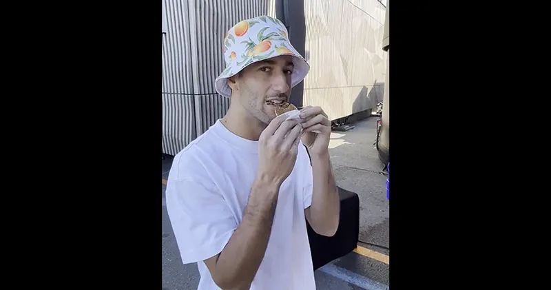 Video. Daniel Ricciardo geniet van stroopwafels in Zandvoort
