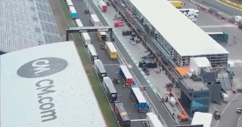 Video. De Formule 1-teams arriveren vanuit Spa in Zandvoort
