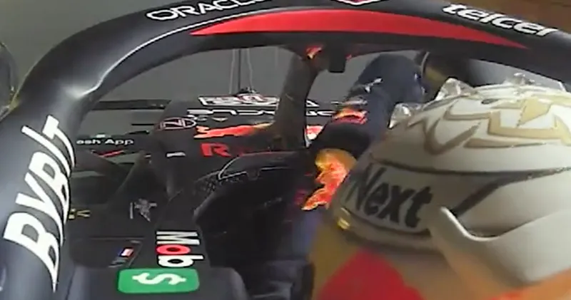 Video. Max Verstappen moet met één hand sturen door tear-off van Charles Leclerc