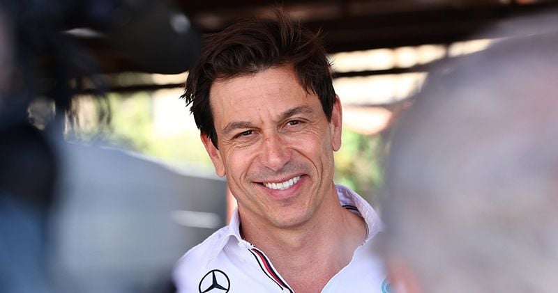 Ecclestone beschuldigt Mercedes en de FIA van samenwerken: 'Heeft zij ingefluisterd'