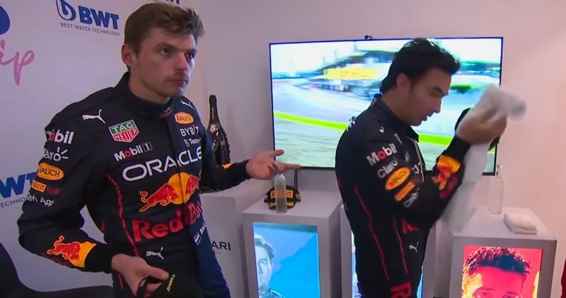 Video: Verstappen, Pérez en Leclerc hebben onderonsje: 'Ben je wereldkampioen?'