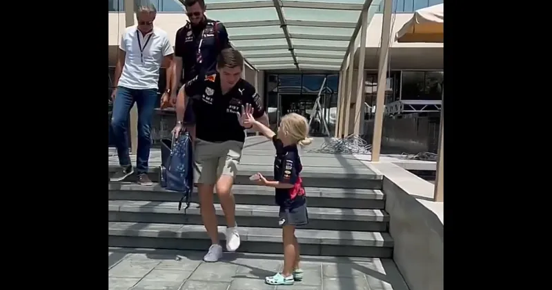Video. Max Verstappen maakt tijd voor jonge fan in Bakoe