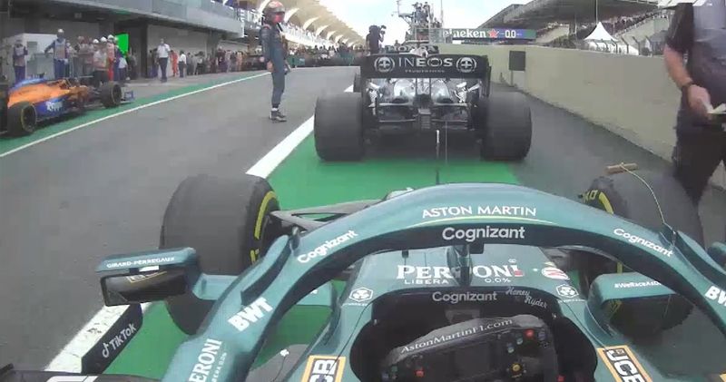 Sebastian Vettel grapt: 'Ga de vleugel van Hamilton even aanraken'
