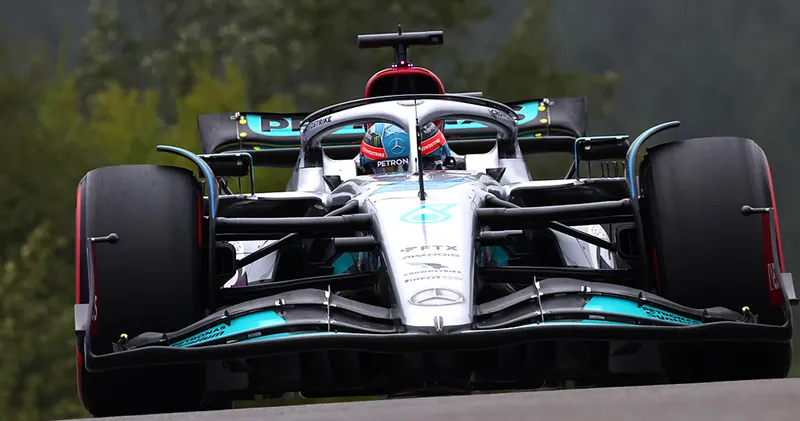 FIA grijpt in en verbiedt Mercedes voorvleugel te gebruiken in 2023