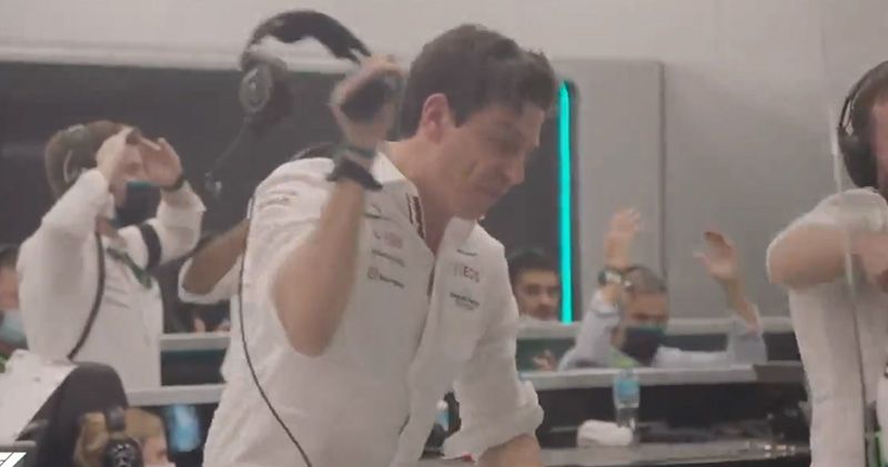 Video. Toto Wolff smijt koptelefoon kapot na Hamilton-Verstappen incident