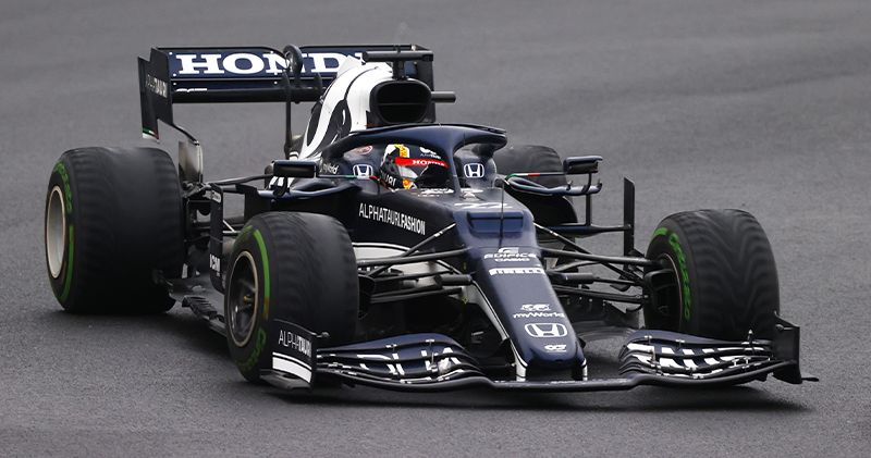 Yuki Tsunoda hield Lewis Hamilton op voor Max Verstappen