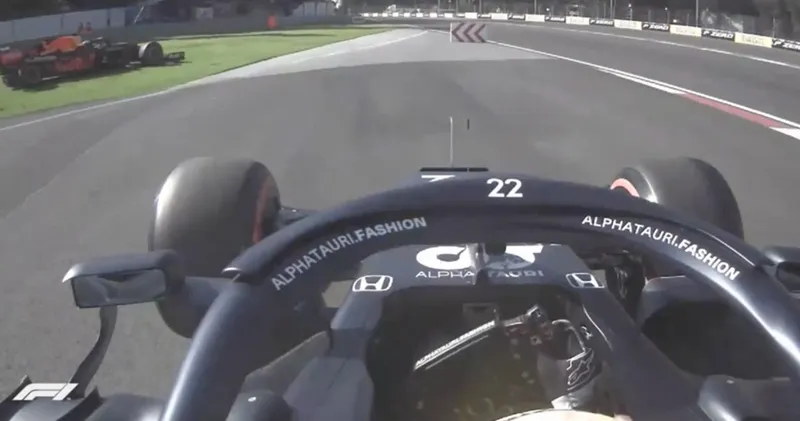 Video. Engineer Yuki Tsunoda scheldt over board-radio na incident met Pérez en Verstappen