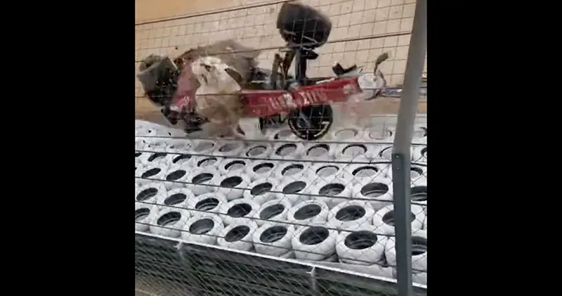 Video. Bizarre beelden van horrorcrash Zhou op Silverstone