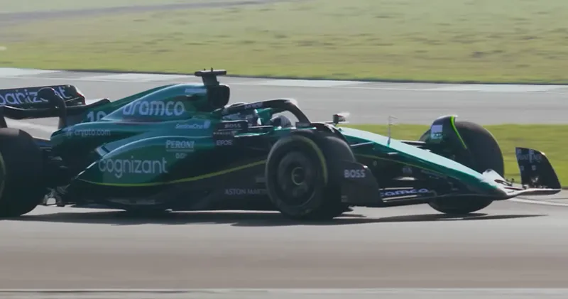 Video: Fernando Alonso en Lance Stroll nemen AMR23 mee voor een rondje Silverstone