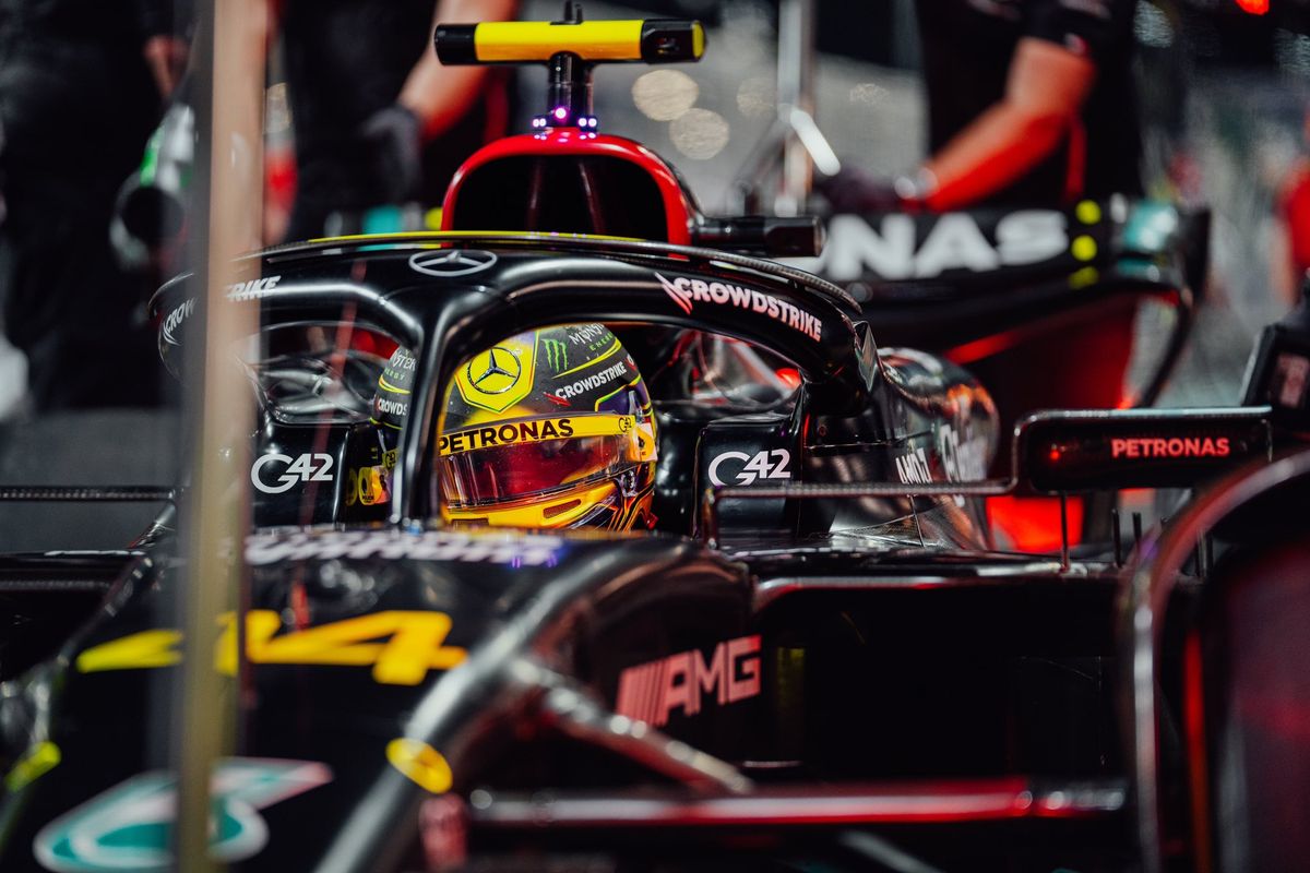 Lewis Hamilton wanhoopt na kwalificatie: 'Ik voel me verloren'