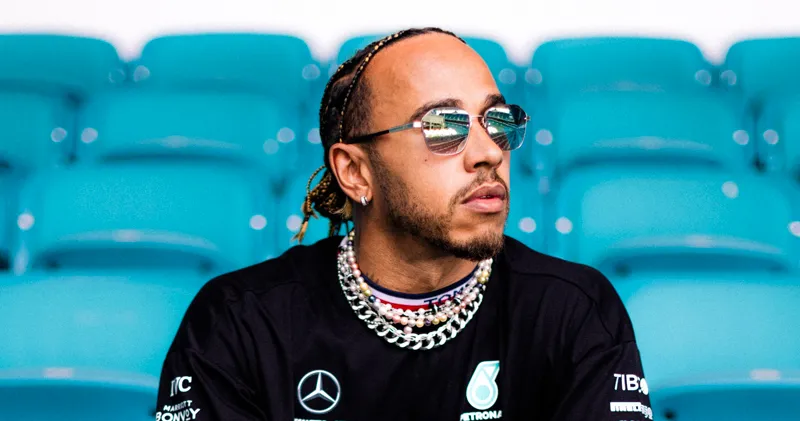 Lewis Hamilton wijst naar moord op George Floyd: 'Deed mij aan mijn jeugd denken'