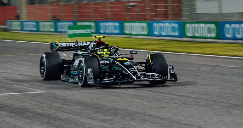 Mercedes vreest voor grote achterstand op Red Bull Racing