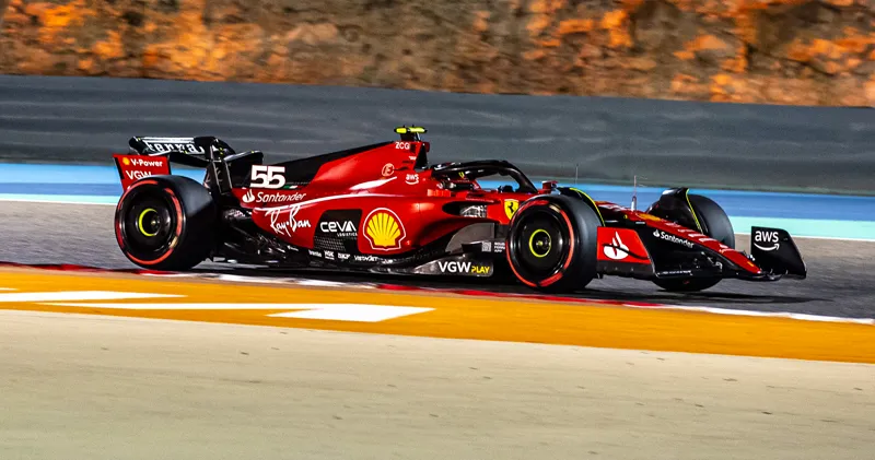 Carlos Sainz ziet seizoen nu al somber in voor Ferrari: 'Net zo slecht als vorig jaar'