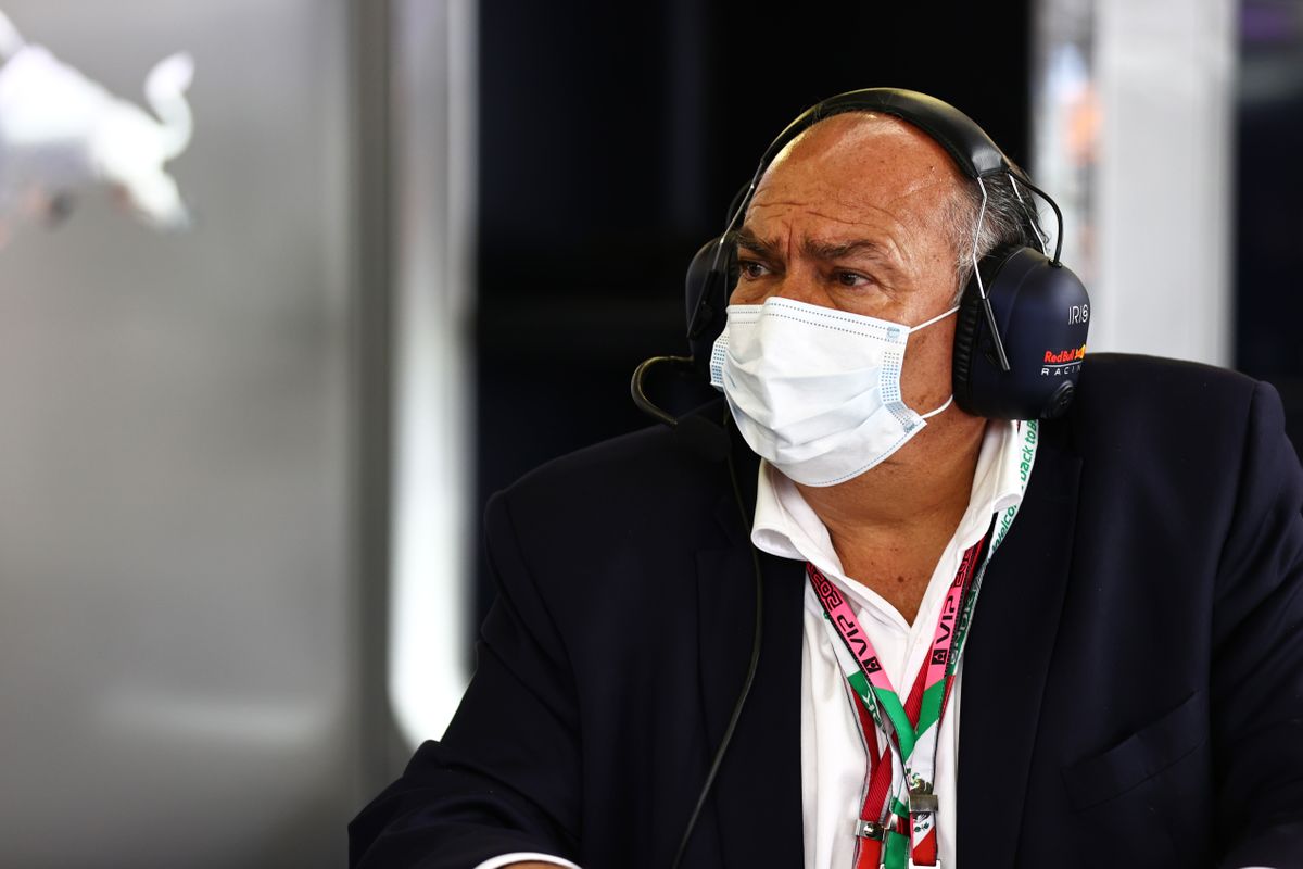 Pérez senior laat zich uit over spanningen binnen Red Bull