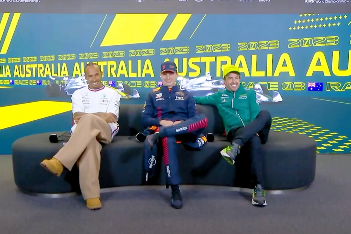 Slechthorend kofferbak Locomotief Video: Max Verstappen, Lewis Hamilton en Fernando Alonso grappen tijdens  persconferentie in Australië | GP33