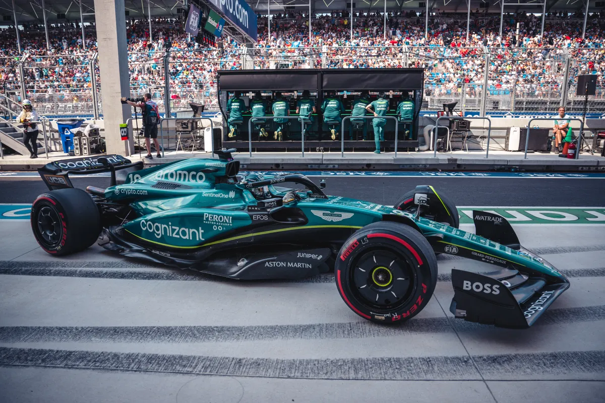 Aston Martin-testcoureur vol verbazing over snelheid van AMR23: 'Zal wel niet kloppen'