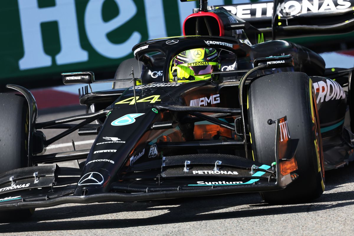 Lewis Hamilton baalt van pole Max Verstappen: 'Die Red Bull is te snel'