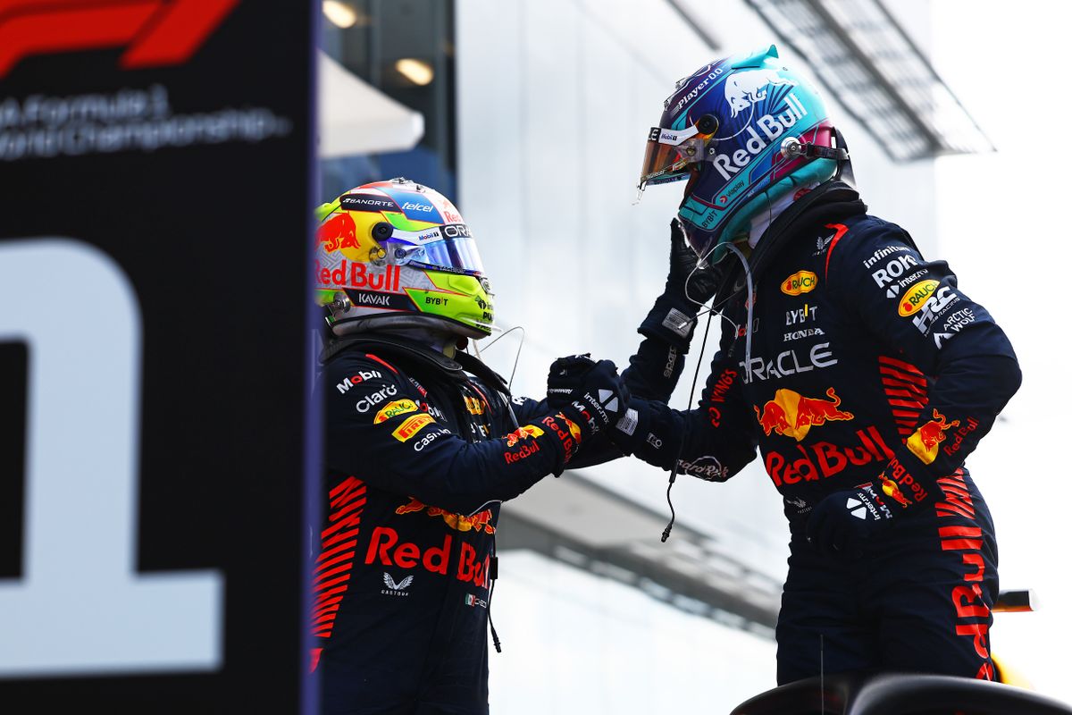 Christian Horner spreekt van 'paranoïde' relatie tussen Max Verstappen en Sergio Pérez