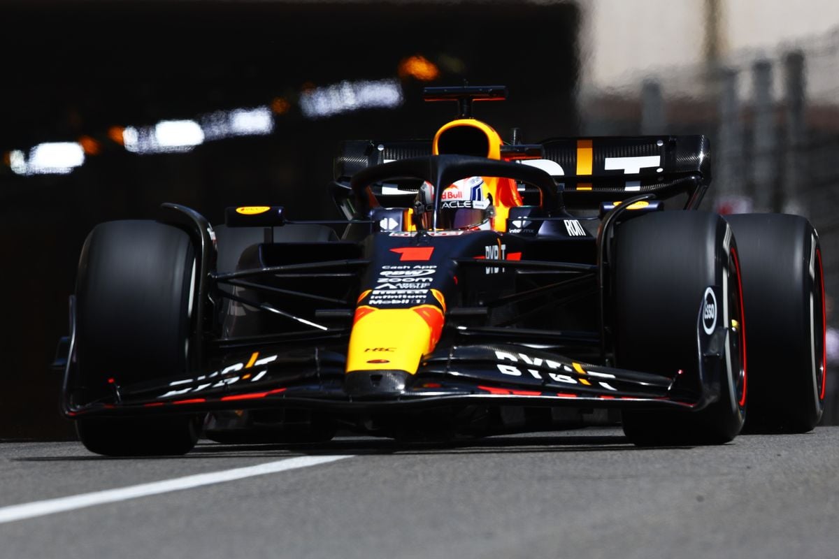 Ontevreden Max Verstappen klaagt over problemen aan zijn RB19 in Monaco