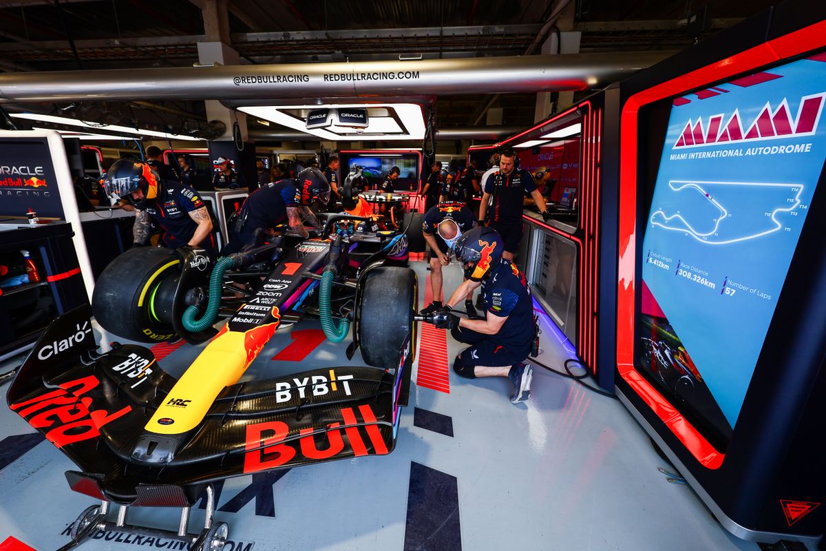 Red Bull grijpt opnieuw in bij auto Max Verstappen, gridstraf lijkt aanstaande
