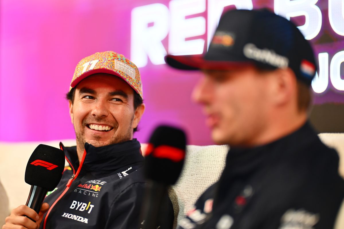 Naast de baan is Sergio Pérez wel blij met Verstappen als teamgenoot: 'We maken veel lol'
