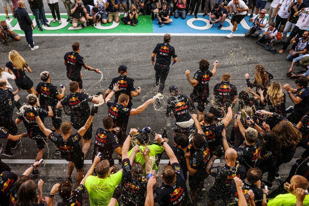 Mercedes krijgt duidelijke taak mee: 'Haal talent weg bij Red Bull'