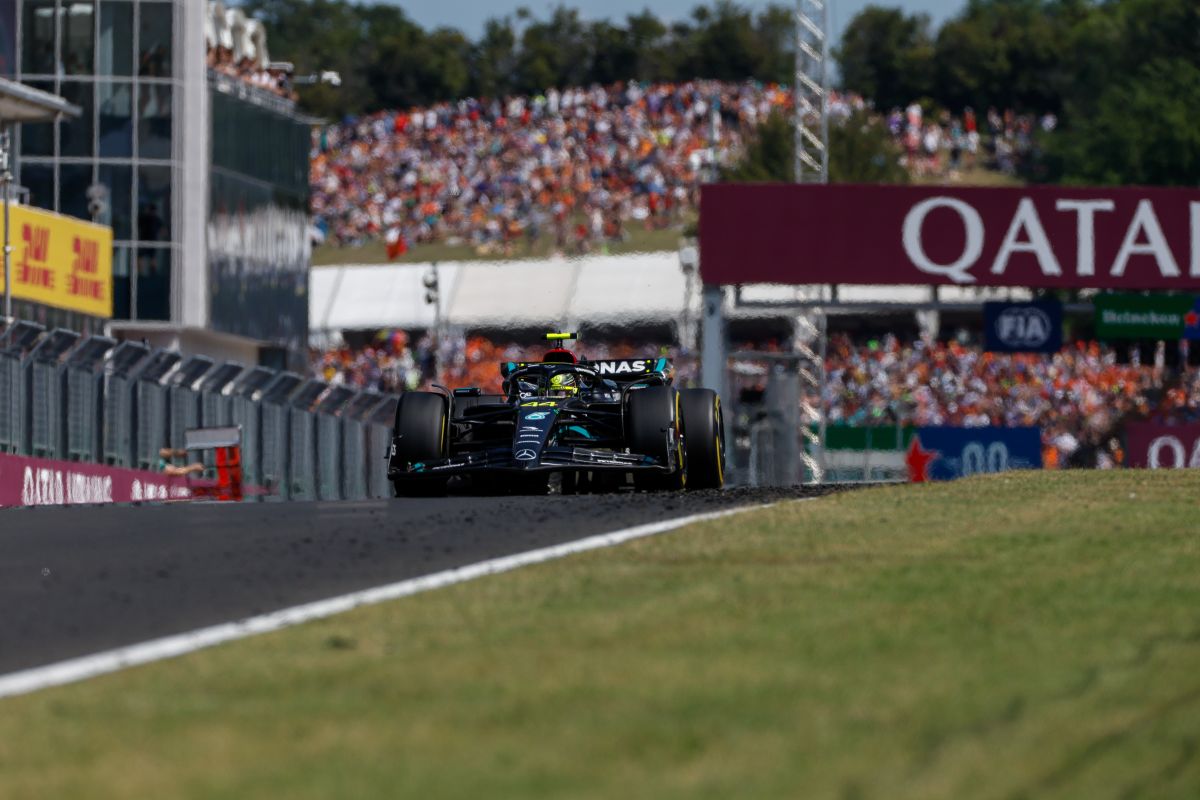 Lewis Hamilton niet blij met actie Max Verstappen: 'Dat was niet top'