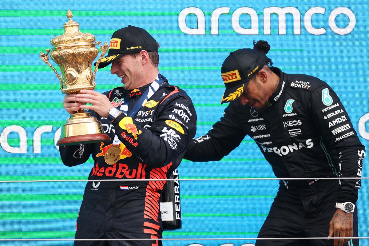 Lewis Hamilton krijgt dreun te verwerken: 'Max Verstappen is sneller'