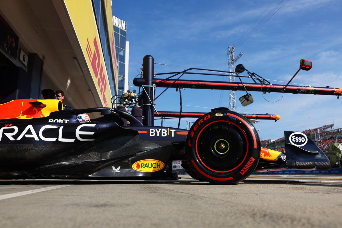Fernando Alonso: Red Bull en Max Verstappen slachtoffer geworden van Pirelli-wijziging
