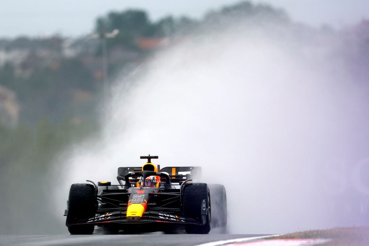 FIA past bepaling startopstelling aan na in het water gelopen vrije training