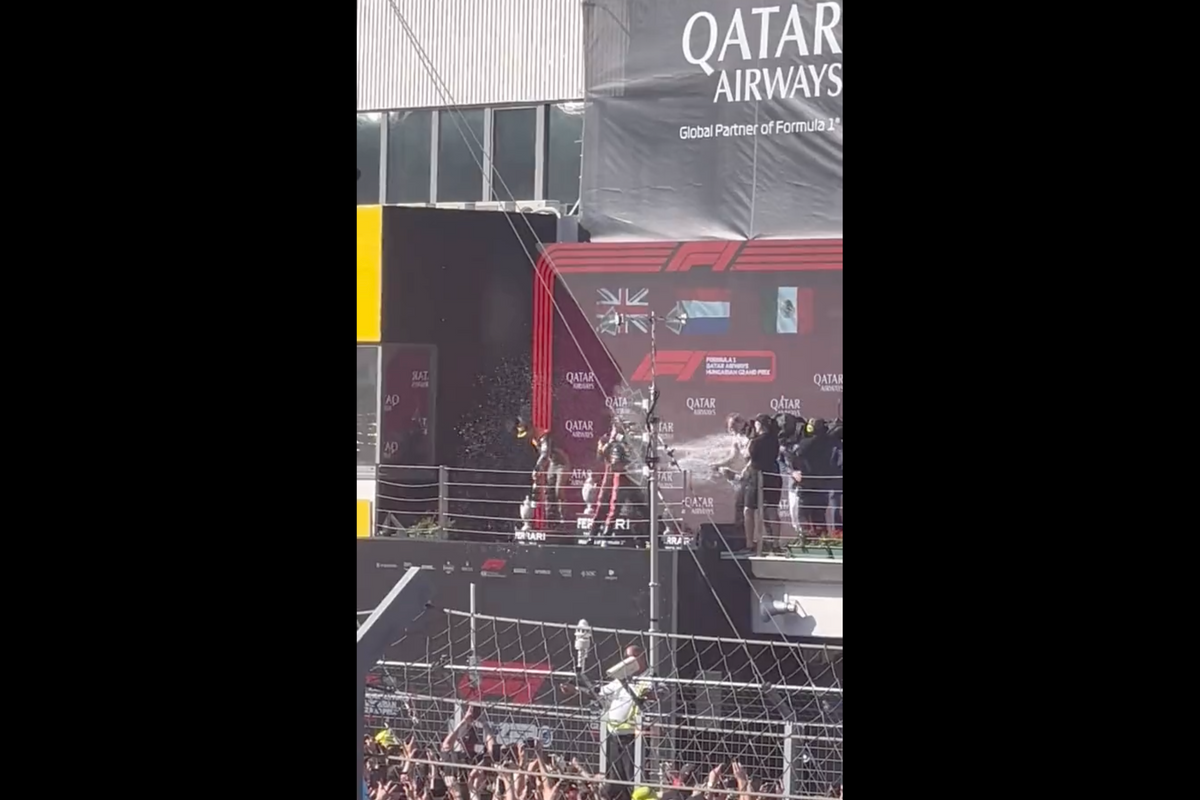 Video: Lando Norris sloopt prachtige winnaars trofee van Max Verstappen