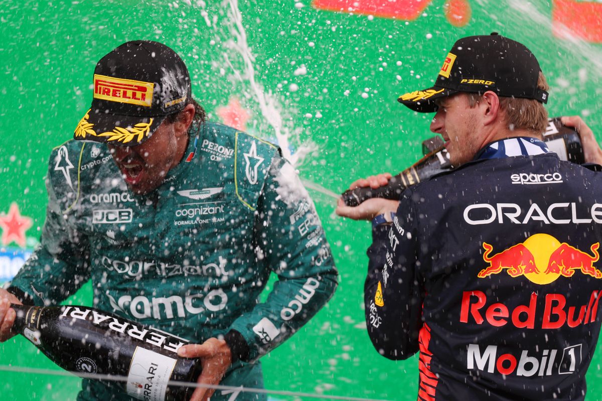 Fernando Alonso over prestaties Max Verstappen: 'Lewis kan dat niet'