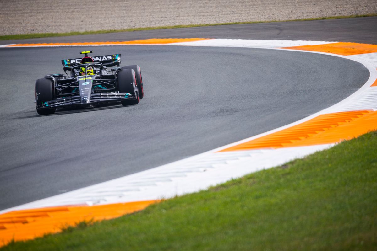 Lewis Hamilton ziet overwinning door zijn vingers glippen in Zandvoort: 'Net zo snel als Max'