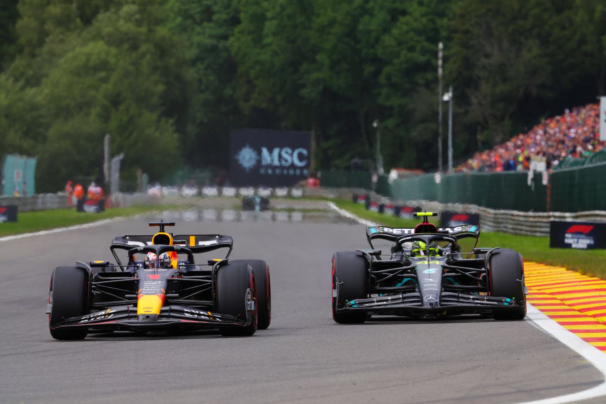 Max Verstappen over een mogelijke overstap naar Mercedes: 'Als een team mij wil hebben...'
