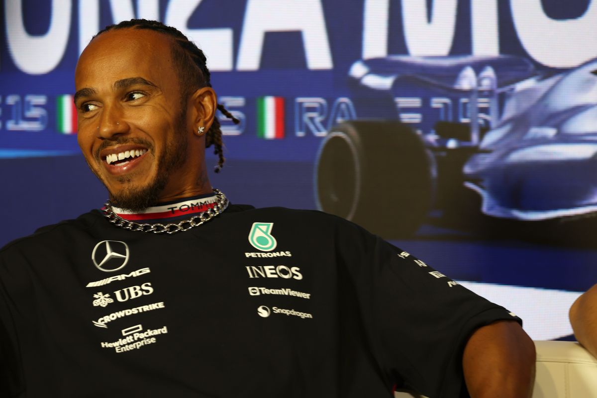 Dit astronomische bedrag gaat Lewis Hamilton verdienen bij Ferrari