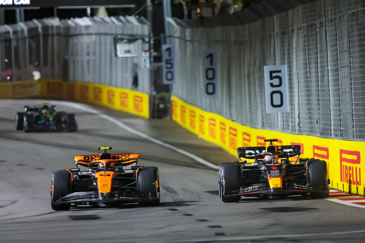 Lando Norris en Max Verstappen hadden slappe lach om Red Bull: 'Nog nooit zo'n slechte auto gezien'