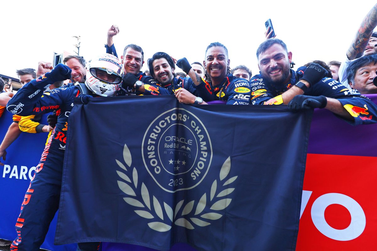 Red Bull Racing viert constructeurskampioenschap na overwinning in Japan