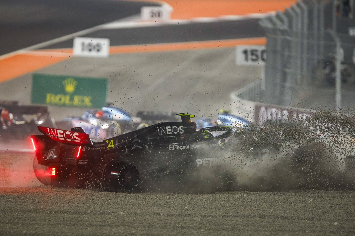 Nico Rosberg wijst schuldige aan in Hamilton-Russell crash: '100% zijn schuld'