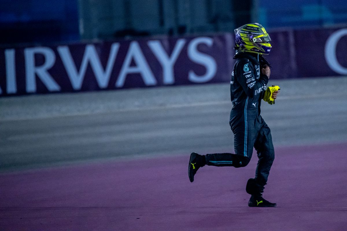 Lewis Hamilton ontvangt fikse boete vanuit de FIA na 'gevaarlijk' incident in Qatar