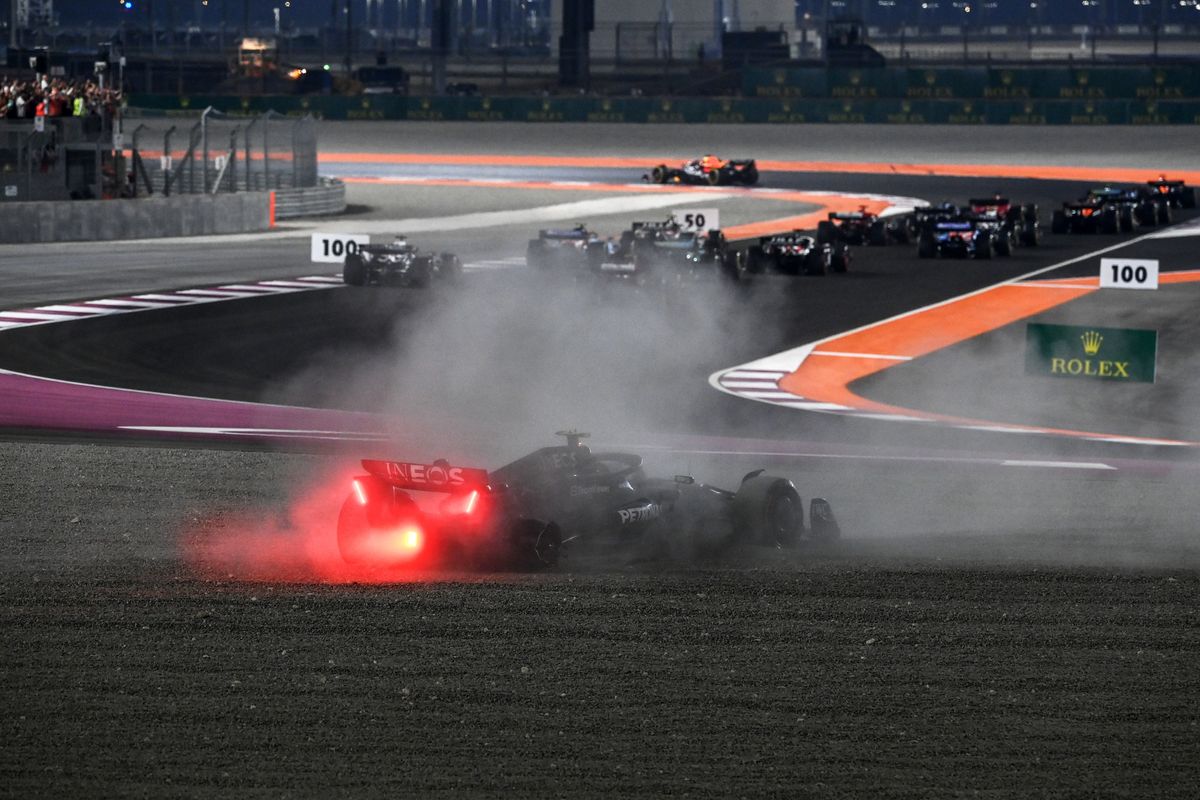 FIA stelt onderzoek in naar incident Lewis Hamilton tijdens Grand Prix van Qatar