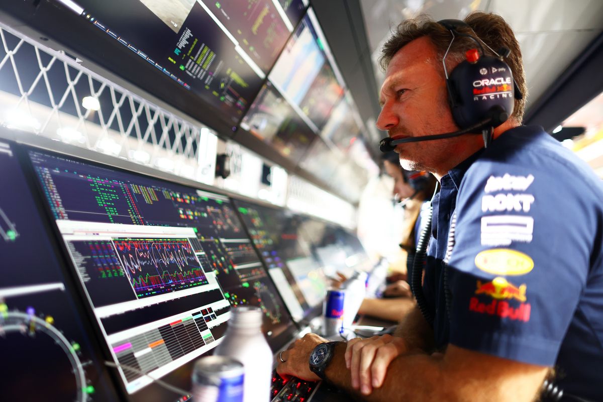 Christian Horner voorspelt minder succesvol 2024 voor Max Verstappen: 'Kijk maar naar Mercedes'
