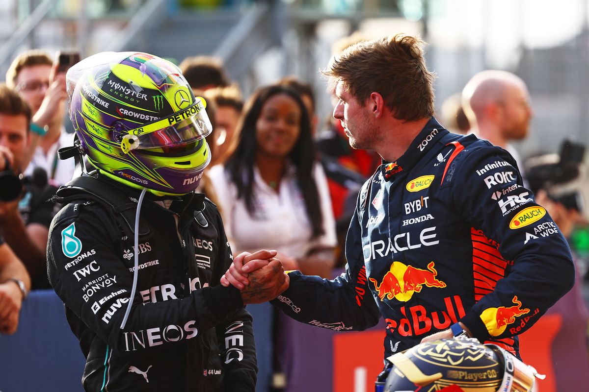 Voormalig Formule 1-eigenaar maakt zijn keuze: Max Verstappen of Lewis Hamilton?