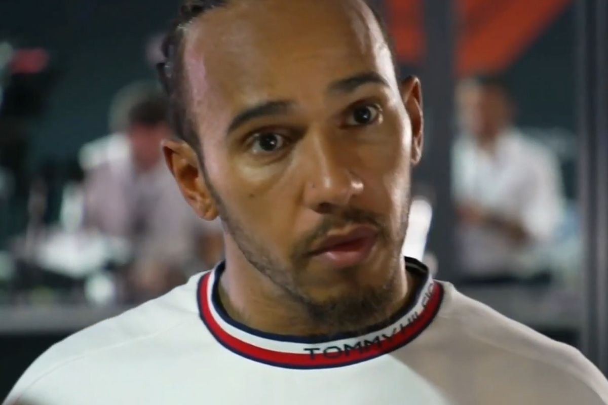 Video: De reactie van Lewis Hamilton na zijn aanvaring met George Russell in Qatar