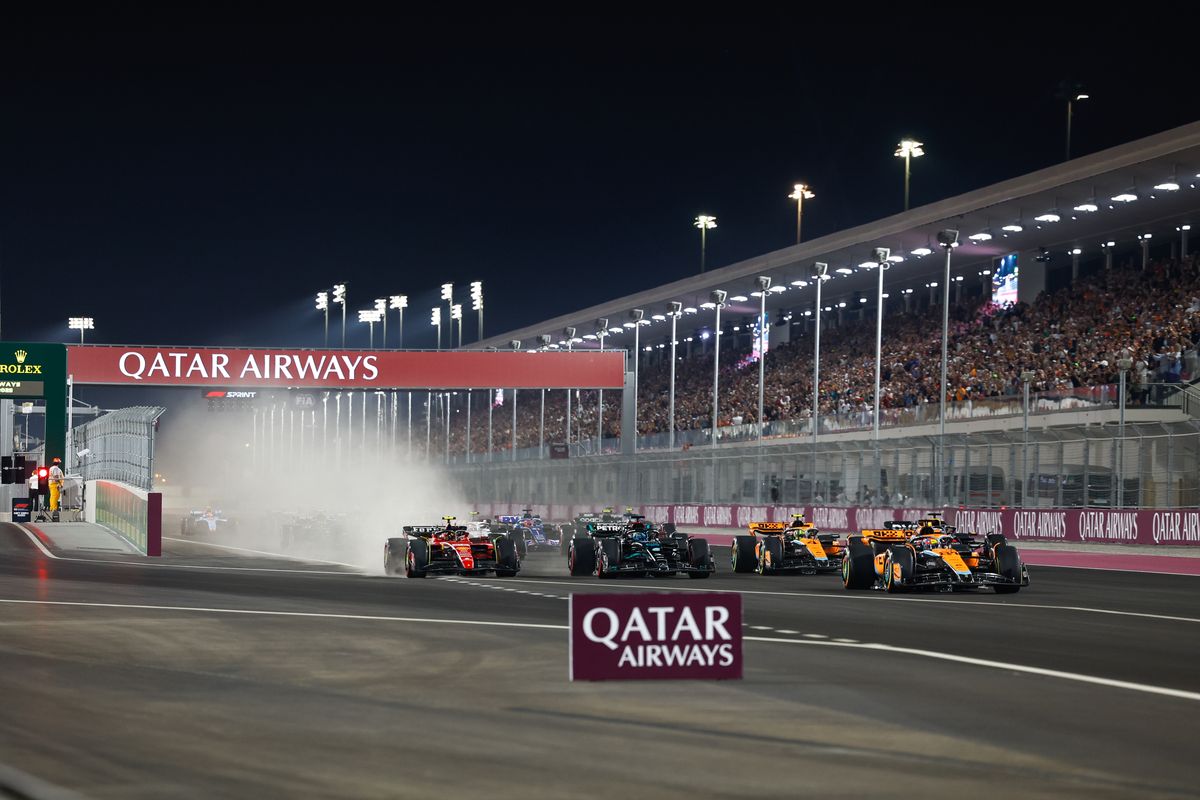 FIA deelt tweetal tijdstraffen uit na kampioenschapsrace Max Verstappen