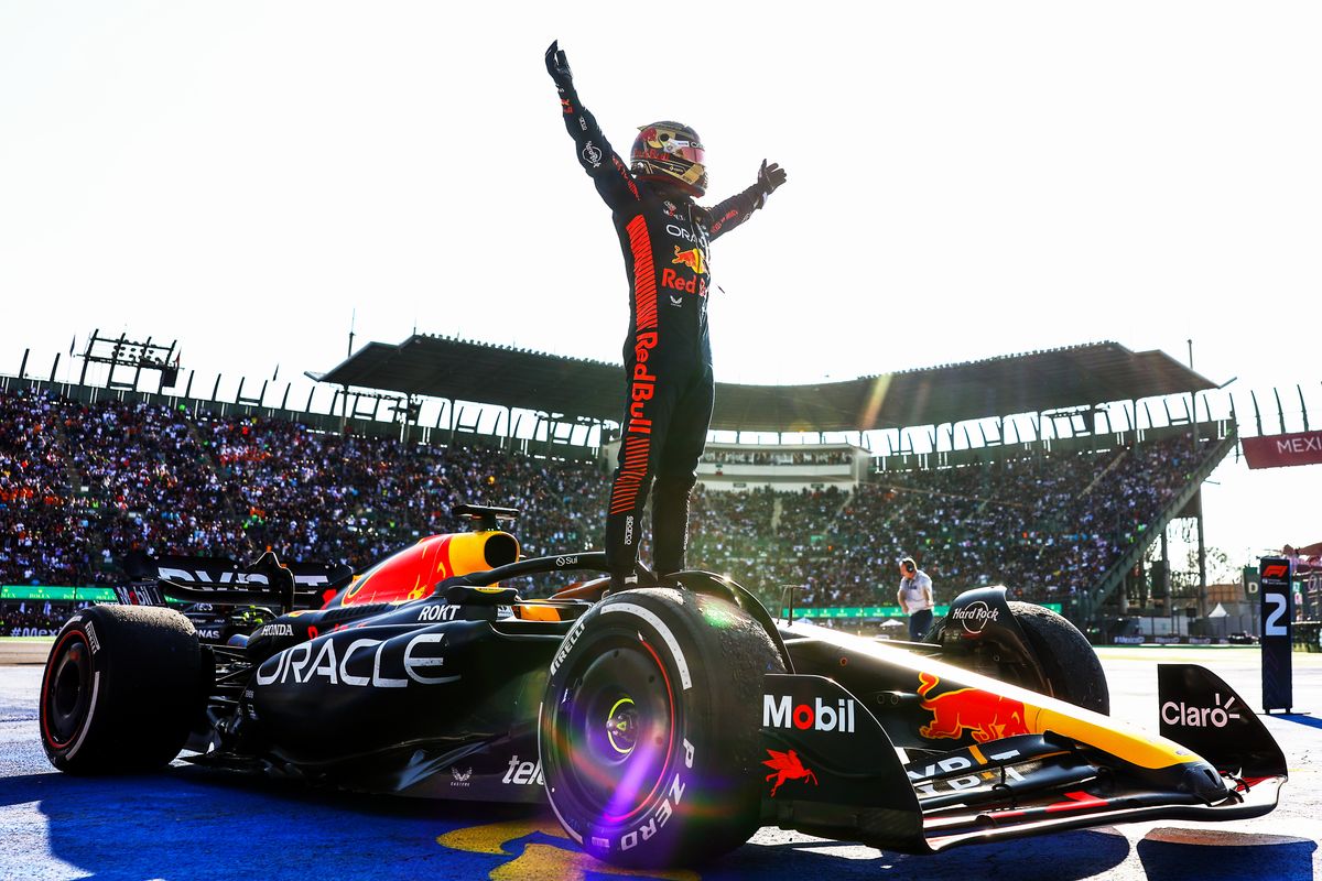 Max Verstappen verbreekt eigen record met overwinning in Mexico-Stad