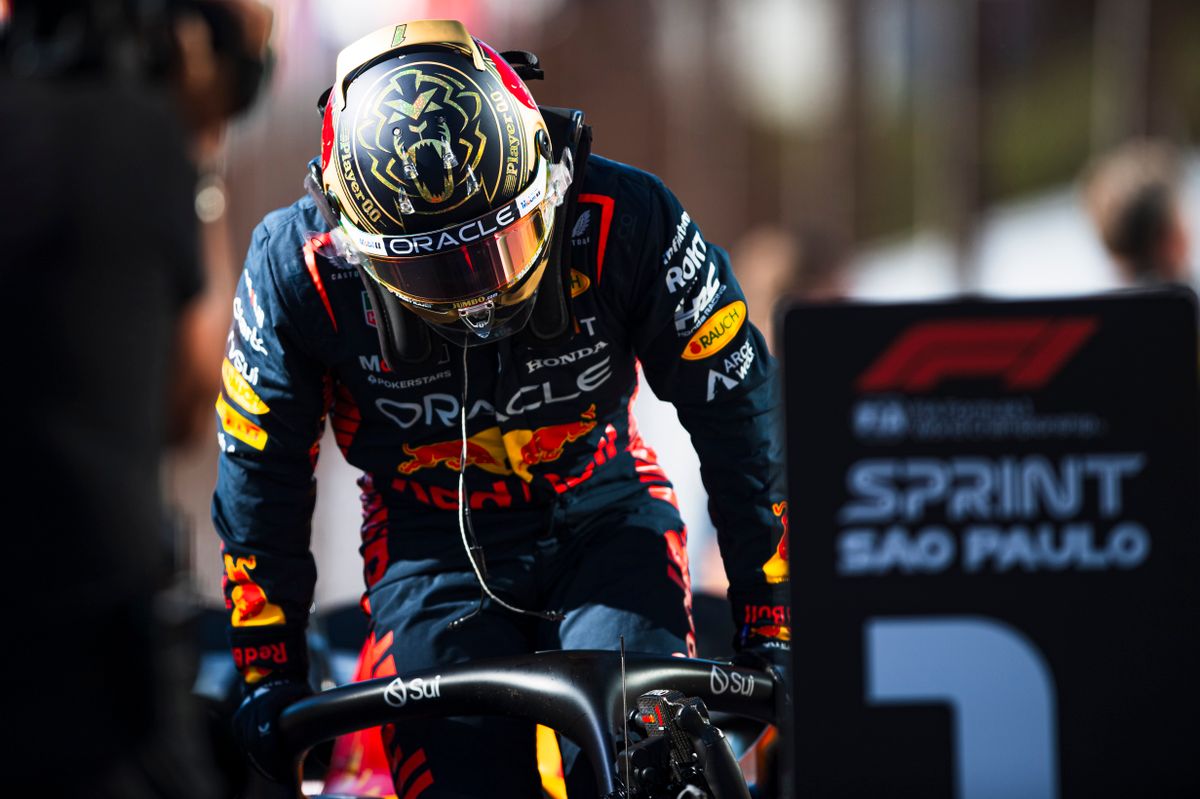FIA checkt Red Bull-auto Max Verstappen voorafgaand aan GP Brazilië