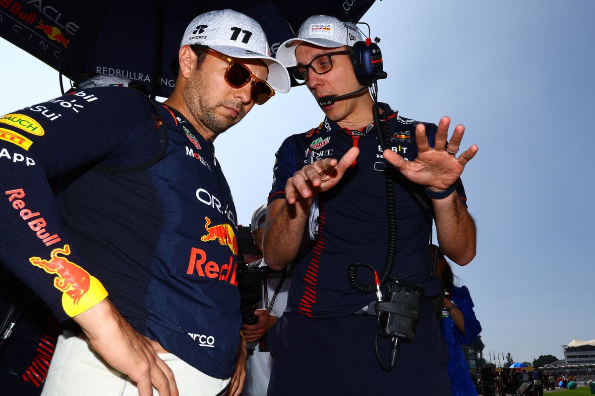 Christian Horner geeft Sergio Pérez doelstelling mee om Red Bull-zitje te behouden